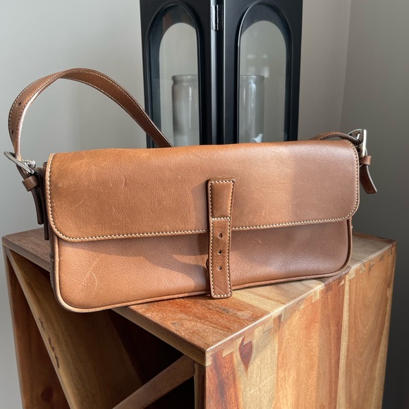 Coach Handbags - Vintage Coach Saddle Brown Hampton Leather Shoulder Bag - Adjustable Strap